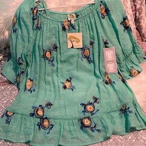 🌺 NWT Off the shoulder top  🌺